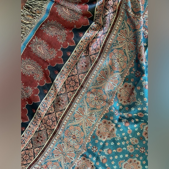 Beautiful light reversible Paisley Brocade Tassel Large Scarf Pashmina Throw - Picture 10 of 13